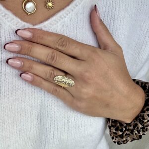 Bague longue martelée dorée